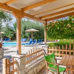 Foufas Lägenhetshotell 4*