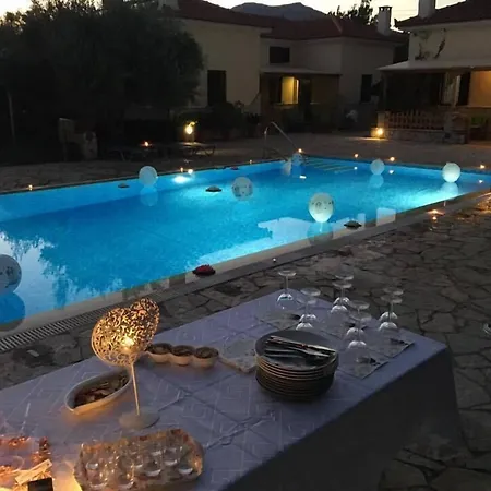 Foufas Parálion Ástros