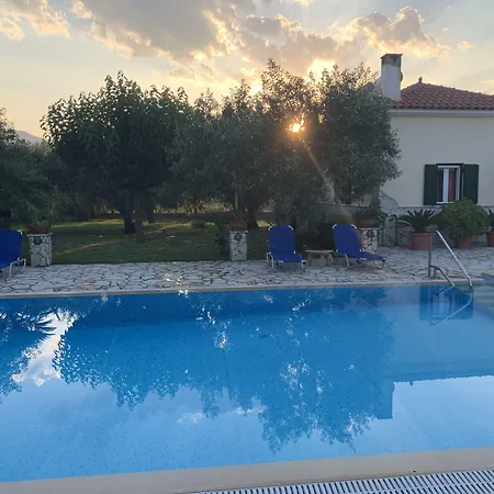 Foufas Lägenhetshotell 4*