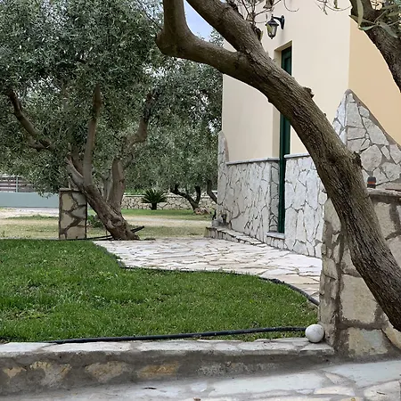 Foufas Parálion Ástros