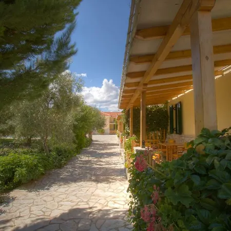 Lägenhetshotell Foufas Parálion Ástros