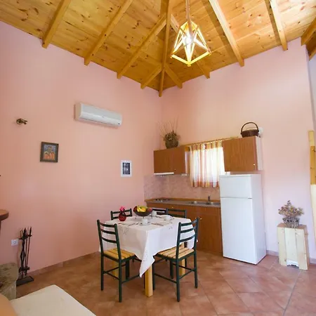 Foufas Lägenhetshotell Parálion Ástros