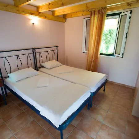 Foufas 4* Parálion Ástros