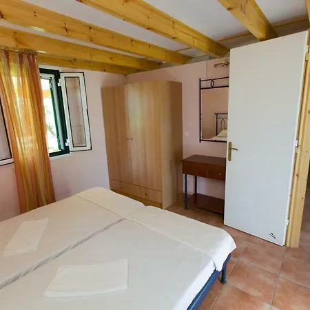 Lägenhetshotell Foufas 4*