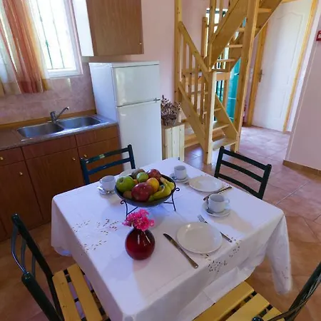 Foufas Lägenhetshotell 4*