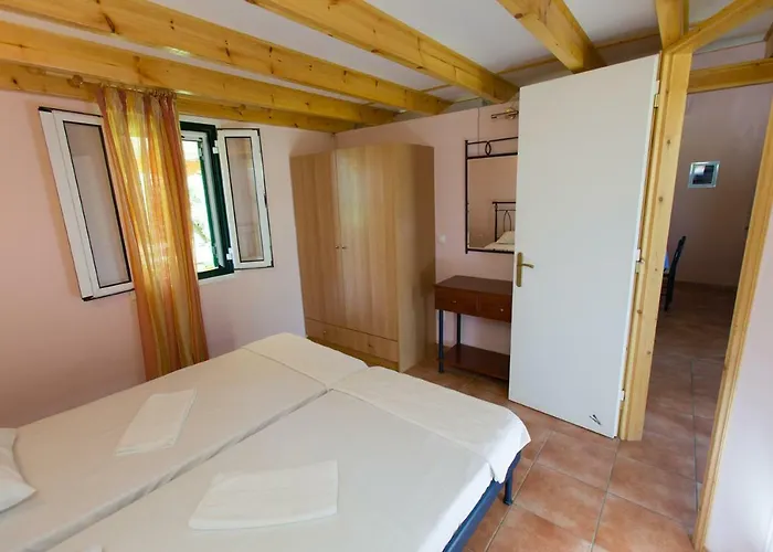 Apartmanhotel Foufas 4*